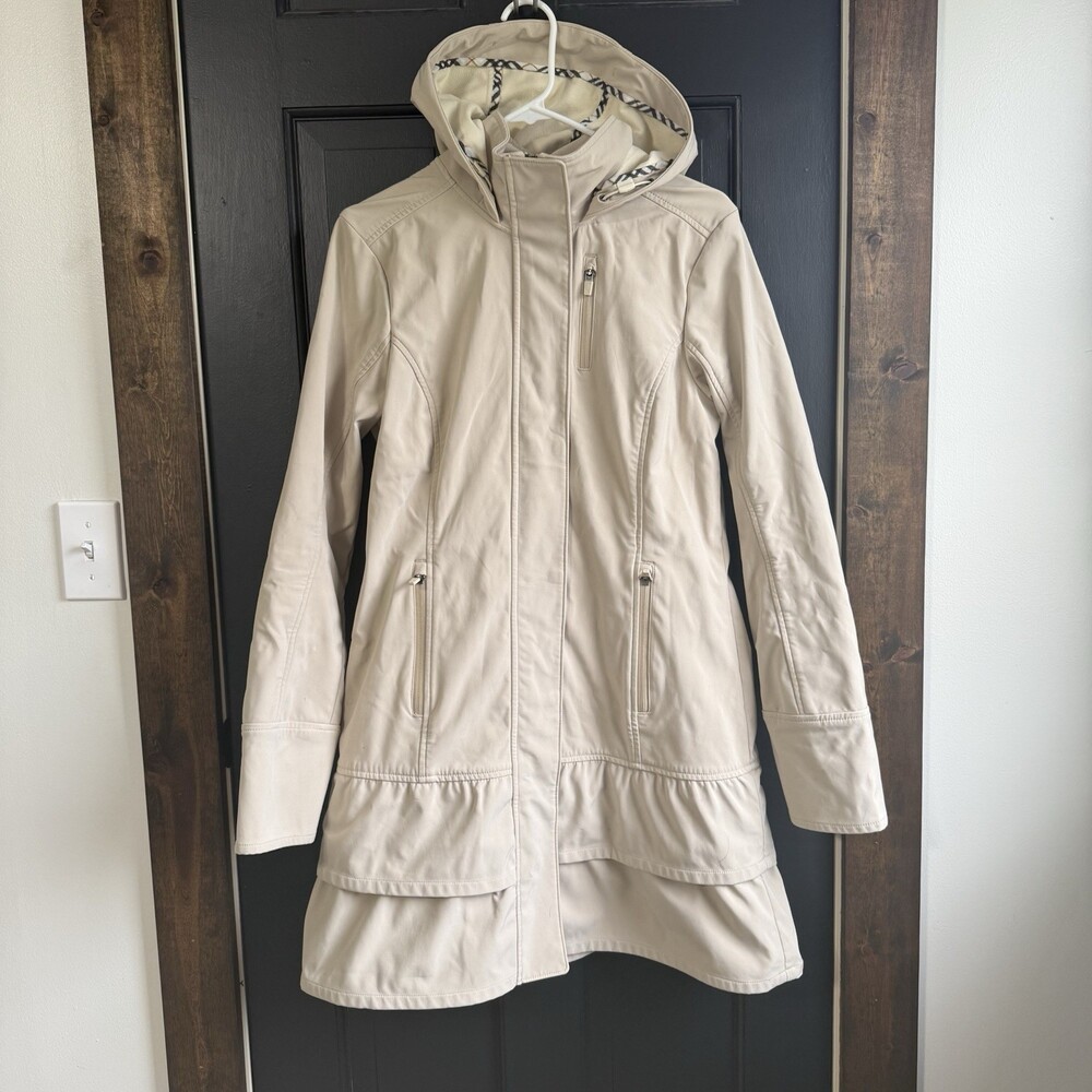Athleta Shelter Cove Jacket Womens Medium Tan Ruffle Rain Full Zip Hood Outdoor